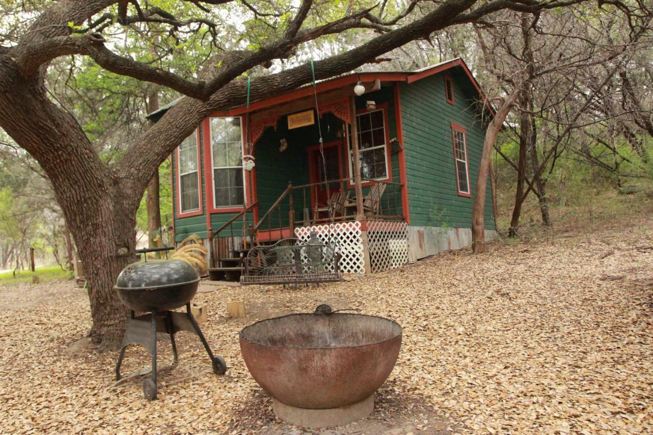The Victorian Cottage At Creekside Camp & Cabins Marble Falls Bagian luar foto